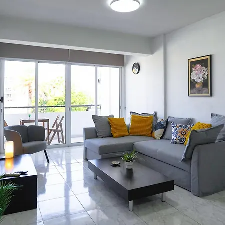 Appartement Large Close To Finikoudes With 2 Balconies