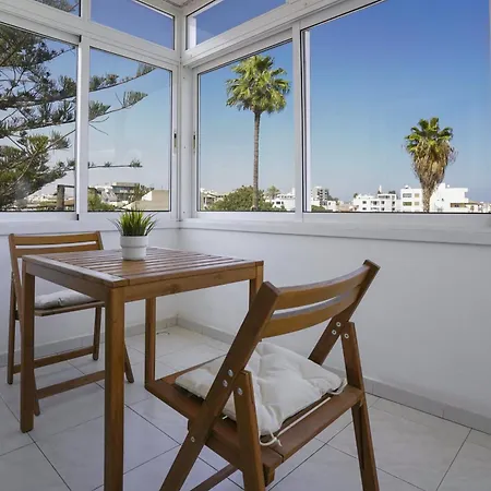 Large Close To Finikoudes With 2 Balconies Appartement Larnaca