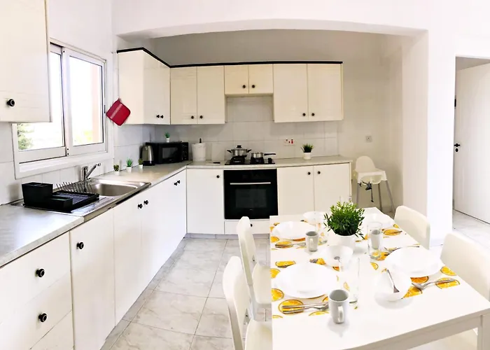 Large Close To Finikoudes With 2 Balconies Larnaca