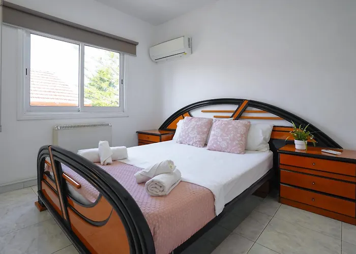 Appartement Large Close To Finikoudes With 2 Balconies Larnaca