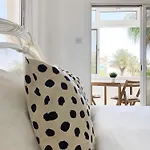 Large Close To Finikoudes With 2 Balconies Lejlighed *