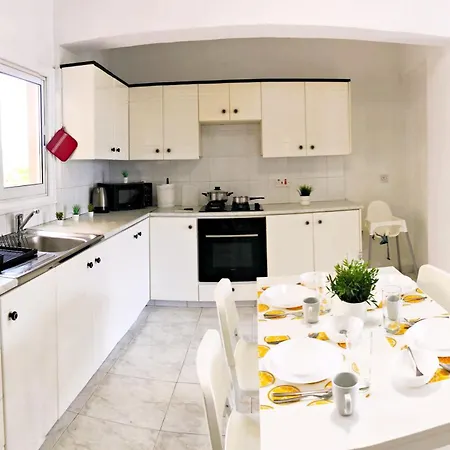 Large Close To Finikoudes With 2 Balconies Ларнака