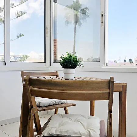Apartment Large Close To Finikoudes With 2 Balconies Larnaca