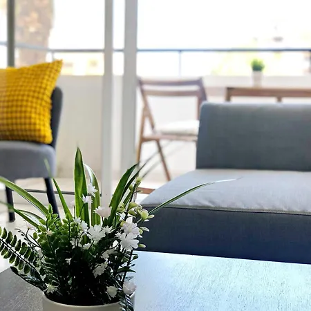Apartment Large Close To Finikoudes With 2 Balconies Larnaca