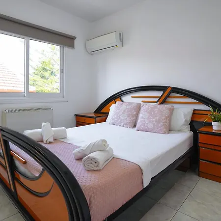 Апартаменты Large Close To Finikoudes With 2 Balconies Ларнака