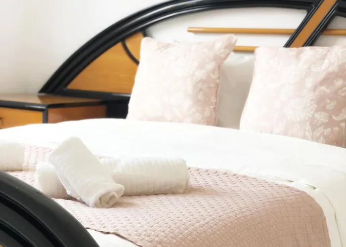 Large Close To Finikoudes With 2 Balconies Daire