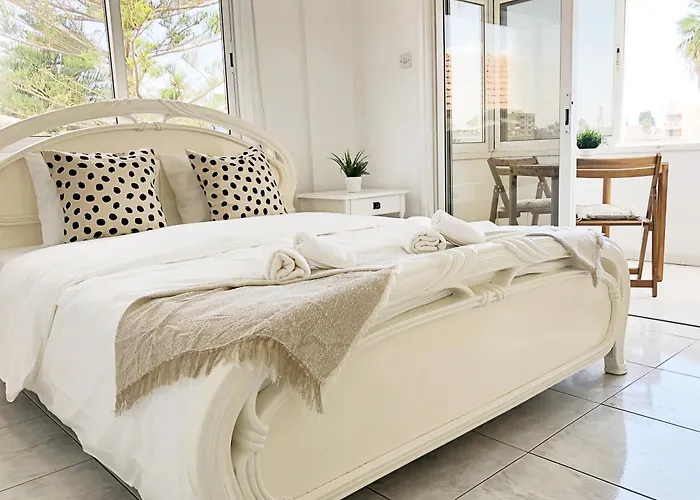 Large Close To Finikoudes With 2 Balconies * Larnaca