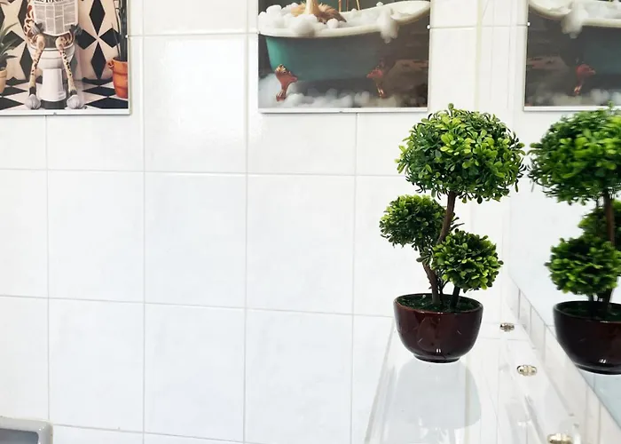 Large Close To Finikoudes With 2 Balconies Λάρνακα