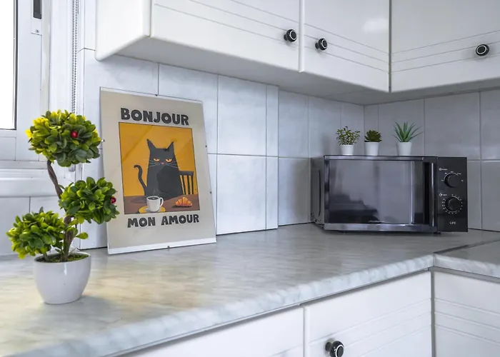 Διαμέρισμα Large Close To Finikoudes With 2 Balconies *