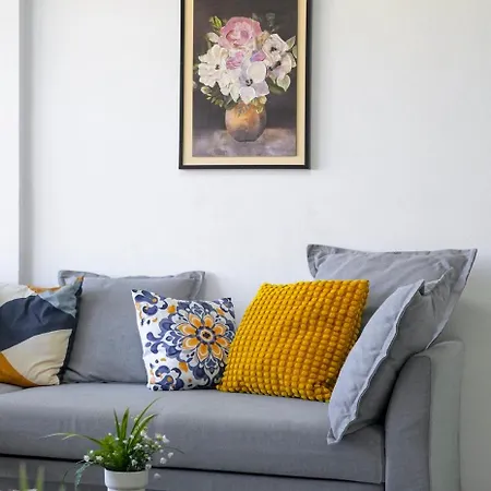 Apartmán Large Close To Finikoudes With 2 Balconies *